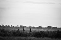 Lokale Oegandezen / Vintage zwart-wit beeld / Afrika / Straatfotografie van Jikke Patist thumbnail