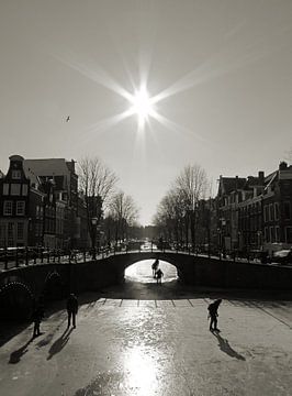 Schlittschuhlaufen auf den Grachten von Amsterdam.