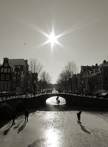 Patinage sur les canaux d'Amsterdam. par Frank de Ridder