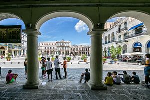 Havana, stadsplein vol leven en kleuren