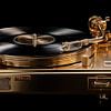 Panorama représentant un tourne-disque doré sur TheXclusive Art