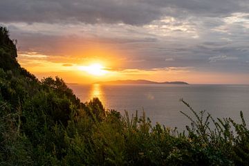 Zonsondergang op Corfu bij Kaap Kefali van Leo Schindzielorz