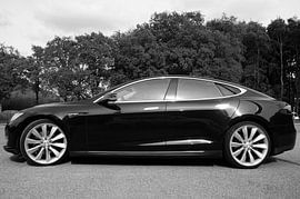 Zwarte elektrische auto. by Jarretera Photos