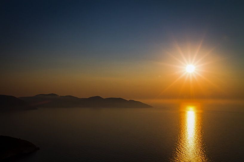 Zonsondergang in Griekenland van Ineke Huizing