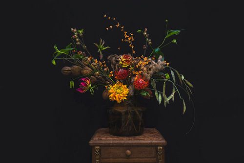 Oranje bloemen in vaas, orange flowers in a vase