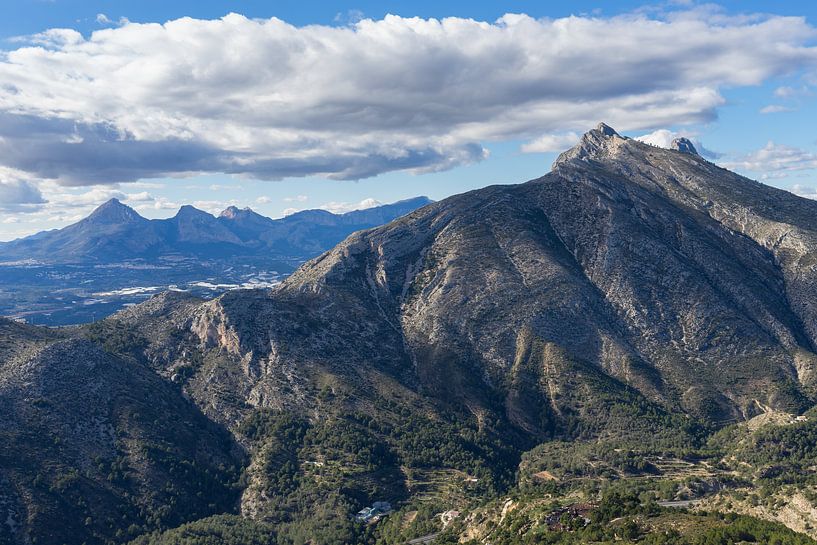Ausblick auf Bernia und den Puig Campana von Montepuro