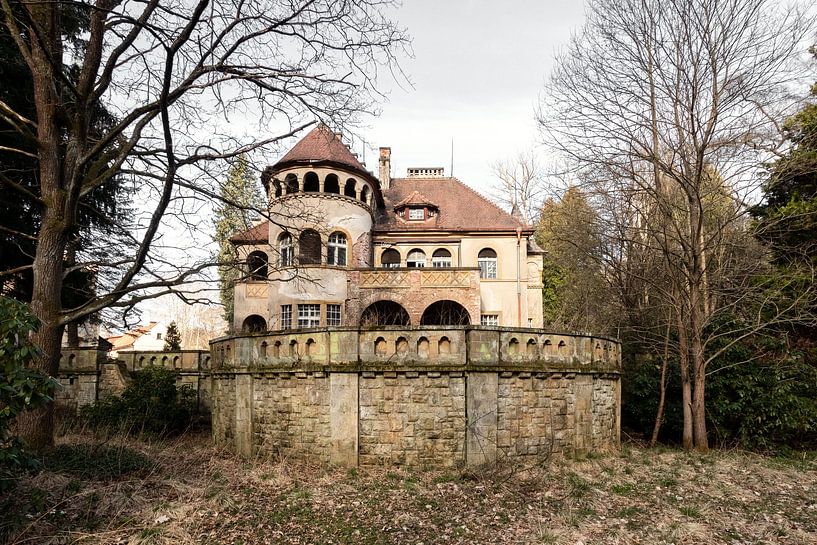 Abandoned places - Ghost mansion by Times of Impermanence