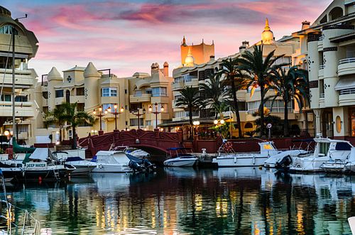 Sporthaven met boten bij zonsondergang in Benalmadena Andalucia Spanje