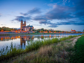 Magdeburg und die Elbe am Abend von Thomas Bugdoll