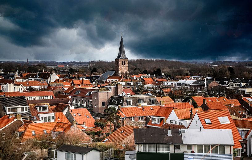 Domburg lies under a threatening thunderstorm sky by Fotografie Jeronimo