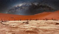 Deadvlei in de Namib-woestijn met melkweg in Namibië, Afrika