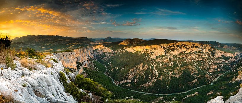 A panorama of the Gorges du Verdon by Damien Franscoise