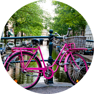 Roze fiets in Amsterdam van Ton de Koning
