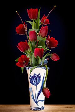 Tulpen in vaas,  Delfts blauw van Klaartje Majoor