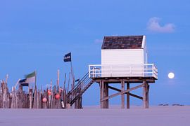 Drowning house Vlieland during blue hour