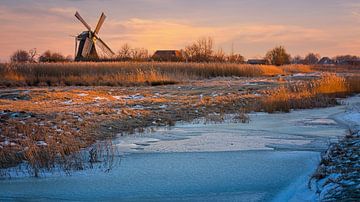 Winterlicher Sonnenaufgang an der Noordermolen von Henk Meijer Photography