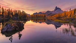 Sonnenaufgang am Lago Federa, Dolomiten, Italien
