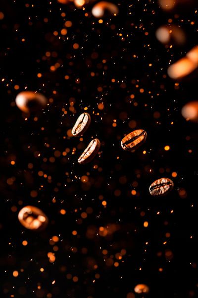 Kaffeebohnen im Schwebeflug – Magisch von Poster Art Shop