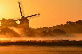 Neckermolen met grondmist von Wilma van Zalinge