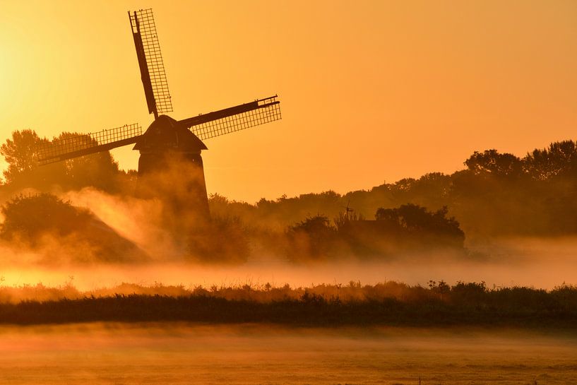 Neckermolen met grondmist par Wilma van Zalinge