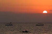 Zonsondergang aan het strand van Sanur.