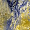 Abstract blauw met geel no. 3 van Diana Mets