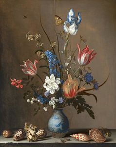 Bloemen in een Wan-Li vaas en schelpen, Balthasar van der Ast