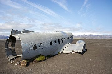 Solheimasandur vliegtuigwrak in IJsland | Reisfotografie van Kelsey van den Bosch