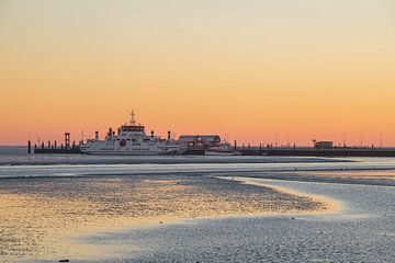 Ameland at the ferry port in the golden hour by Meindert Marinus