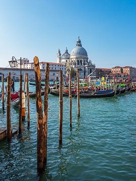 Uitzicht op historische gebouwen in Venetië, Italië van Rico Ködder