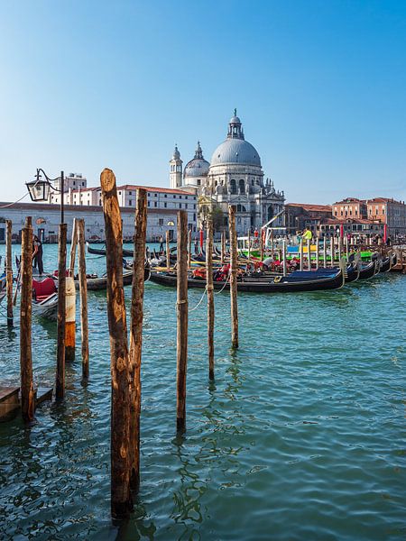 Vue sur des bâtiments historiques à Venise, Italie par Rico Ködder