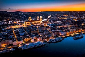 Passau am Abend mit Dom und Donau bei Nacht