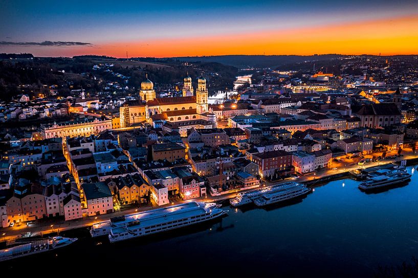 Passau am Abend mit Dom und Donau bei Nacht von Thilo Wagner