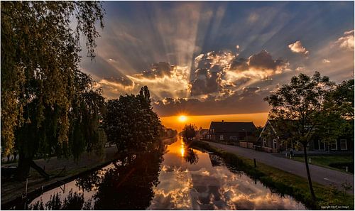 Links Molenaarsgraaf rechts Brandwijk