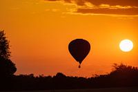 Heißluftballon bei Nacht