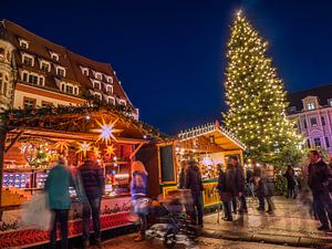 Weihnachtsmarkt in Deutschland am Abend