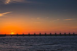 Oosterscheldekering zonsondergang 2 van Andy Troy