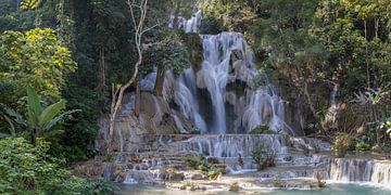 Waterval in de jungle van Laos