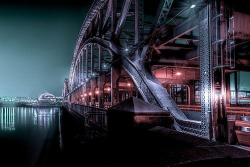 Hamburg Elbe bruggen met futuristisch metrostation
