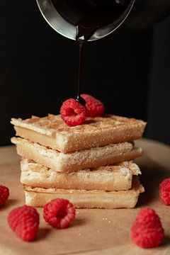 Gaufres avec sauce au chocolat sur Rozanne de Prenter - Veldhoven