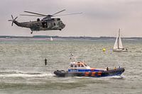 KNRM Reddingboot "Zeemanshoop" en Duitse Sea King helikopter