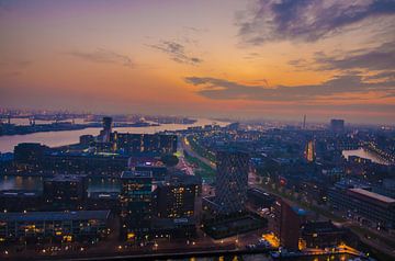 Uitzicht over de Rotterdamse haven (Kleur) van Bliek Fotografie