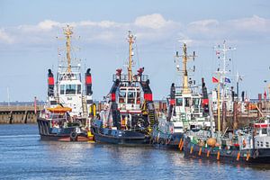 Hochseeschlepper im Hafen