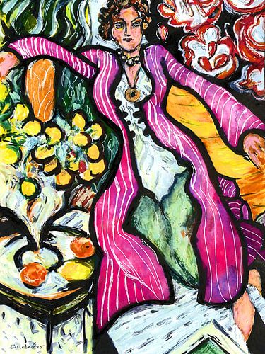 Femme portant un manteau violet-rose.