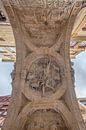 Renaissance-boog over de Rue du Gros-Horloge in Rouen. van Peter Bartelings thumbnail