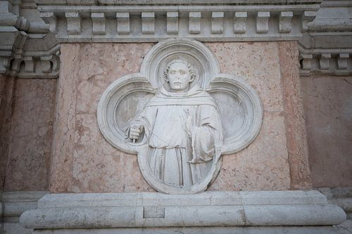 Detail Basiliek van San Petronio in centrum van Bologna