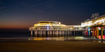 Avond opname van de Scheveningse pier by MICHEL WETTSTEIN