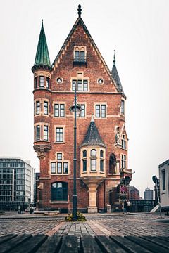 Hamburg Speicherstadt een gebouw gefotografeerd tijdens de dag van Fotos by Jan Wehnert