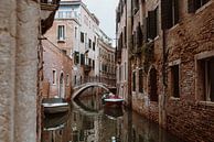 Kanaal in Venetië | Reisfotografie Italië van Anne Verhees thumbnail