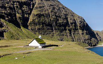 De Kerk van Saksun op de Faeröer Eilanden van Adelheid Smitt